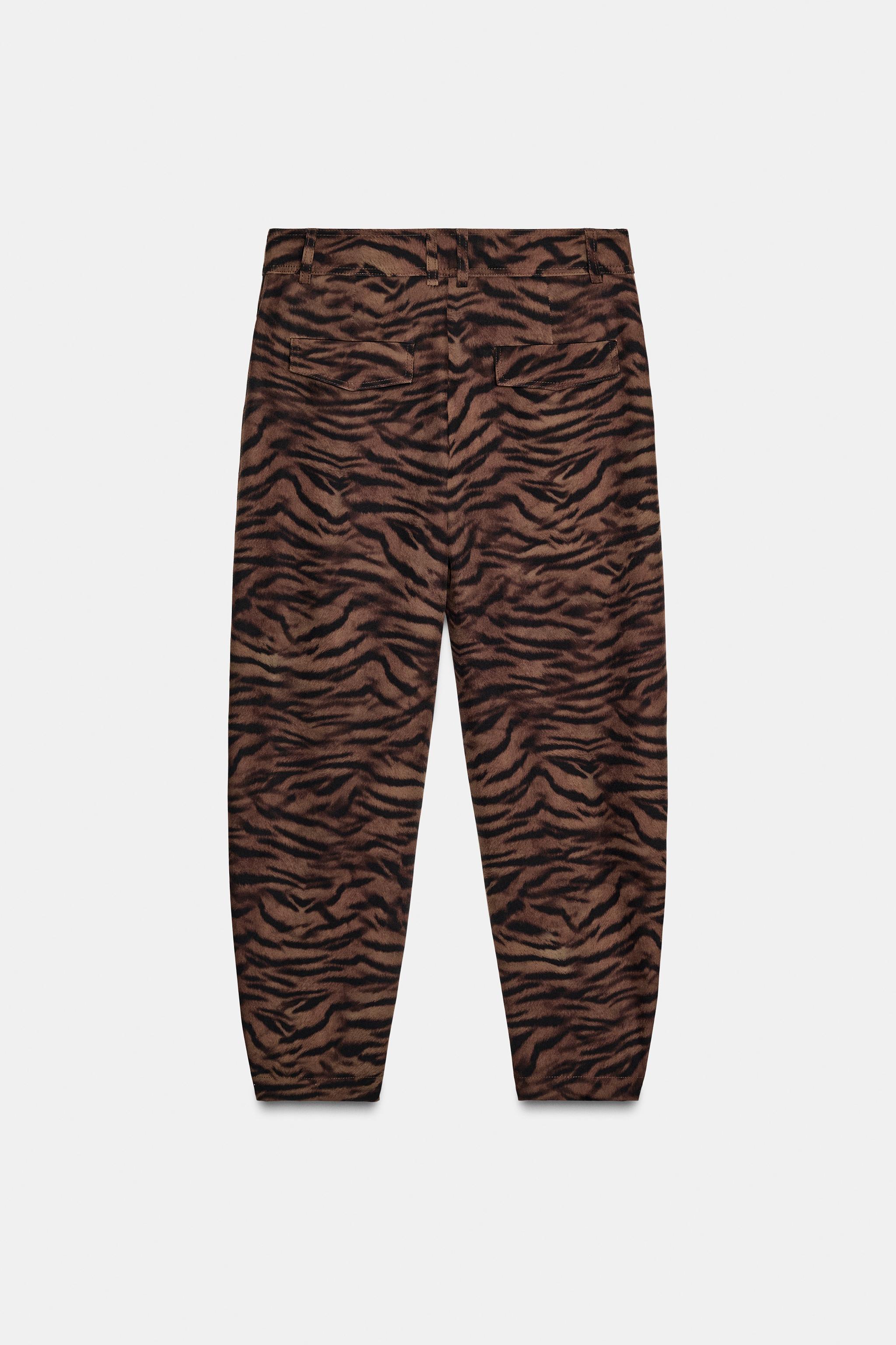 ANIMAL PRINT BARREL PANTS
